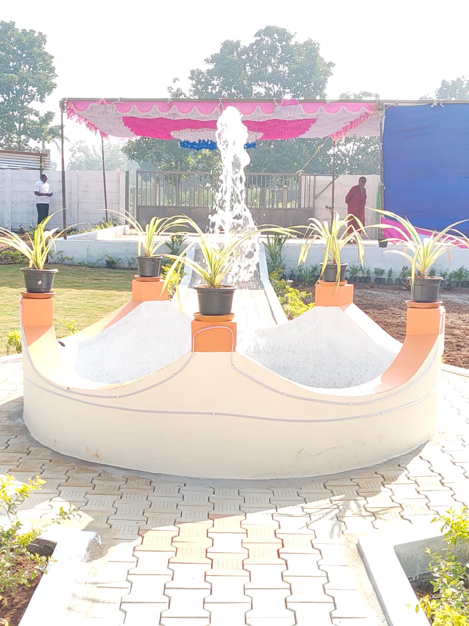 Central Decorative Fountain & Garden Walkway